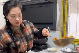 过年后第一顿芥菜油墩子，吃粥或者配面条很搭，想吃的朋友试着做一下#我的乡村生活 #农村美食 #油墩子 #大冶小石头