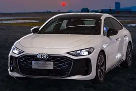 挑战4S 店押韵卖车，豪华智慧轿跑就选它 #上汽奥迪A5L  #上汽奥迪A5L开启预售 #三岁的99城挑战