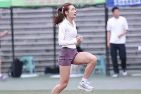 李玉婷 2002年出生于安徽的短跑运动员，年仅23岁就已经参加过东京和巴黎两届奥运会，是中国女子接力和200米项目上的重要运动员，现200米项目世界排名61，在排名29的陈妤颉之后位列中国第二 #青春活力 #运动女孩 #体能训练 #李玉婷 #短跑