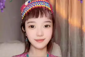 oynasun 《欢乐地跳吧》是新疆美丽公主组合演唱的一首维吾尔风格歌曲，发行于2006年。这首歌的创作灵感来自于维吾尔族的传统文化和生活方式，旋律优美，节奏欢快，让人听了就想跟着一起跳舞。  新疆是一个多民族聚居和多种宗教信仰并存的地区，目前共生活着56个民族，其中世居民族有13个，分别是汉族、维吾尔族、哈萨克族、回族、柯尔克孜族、蒙古族、塔吉克族、乌孜别克族、俄罗斯族、塔塔尔族、达斡尔族、锡伯族、满族。