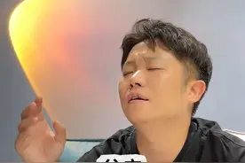 我的父亲，快六十了，还在为了生活奔波，我想努力为他挡风遮雨，就像小时候他为我挡风遮雨一样！#曾抖抖 #父亲视频封面