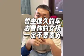 那种愿意花时间坐很久的车去找你的女孩子，你真的不要辜负了她。她其实也就是一个20多岁的小女孩儿，她甚至连东南西北都分不清。小小的身子能拎着大大的旅行箱不远万里去看你，是因为她真的很爱你，她的心里全是你。 只有真心喜欢你的时候，一个女孩子才能为你付出这么多，她也不知道你会不会辜负她？你能不能和她走到最后。 要记住独自乘车去见你的女孩子，并不是她有多勇敢，而是在爱你的这件事情上，她从来没有退缩过。所以如果遇上这样的女孩子，你可千万不要辜负了她，错过了这种不图你物质的姑娘，你遇到的全是翻你钱包的。#情侣 #甜甜的恋爱 #男朋友 #情侣日常 #异地恋视频封面