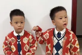 起因是哥哥拔了一颗牙#双胞胎 #万万没想到 #看一遍笑一遍视频封面