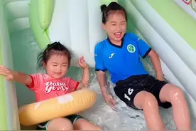 1夏天到了，有了这个家用充气游泳池，再也不用出去花大价钱游泳了，现在在家就能实现游泳自由啦！ #游泳池 #充气游泳池 #夏天   #清凉一夏 #无忧无虑的童年视频封面