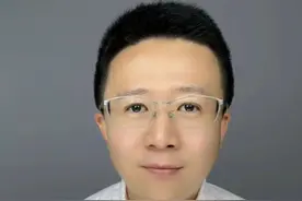 人形机器人半马开跑！当钢铁之躯开始挑战人类极限！#人形机器人 #机器人 #北京马拉松 #北京半马 #机器人马拉松比赛视频封面