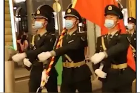 盘点中国仪仗队在国外砸场子，直接震撼全场，老外直呼不可能！视频封面