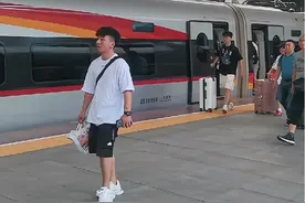 进站乘车（重庆北站）#火车站 #高铁 #铁道线上的中国  #绿皮火车 #铁路摄影视频封面