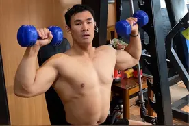 史密斯推肩这几个细节一定要注意 ✅ #抖音健身房 #健身干货 #肩部训练#健身教学