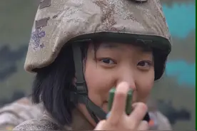 “女兵投弹更飒美！”#女兵#新兵#手榴弹投掷#实弹训练视频封面