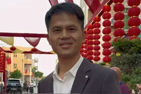 遇广东湛江吴川农村千万豪宅乔迁酒席，两兄弟一人一栋同一天入伙，摆138桌酒席，每桌餐标7000多还全场不收红包，酒席场地布置就花费几十万，燕窝漱口，鲍参翅肚大龙虾通通都有，场面太震撼了#广东 #湛江 #酒席 #dou来广东百千万 #美食