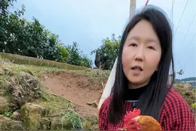 乡野童趣 生活美学，每个弯腰拾取的画面都在说：那些珍贵的宝物，往往藏在最朴素的日常里 #农村生活 #我的乡村生活 #抖音助农 #乡愁记忆视频封面