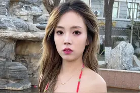 #泳池美女 @杨得意视频封面