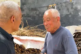 没想到雪糕棍还能这样玩 最近爷爷总是给我买雪糕吃，吃完他就要个雪糕棍，没想到雪糕棍还能这样玩 #小时候的回忆 #雪糕 @抖音热点 @抖音创作小助手