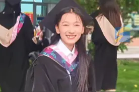 曾参加《变形计》的农村女孩杨杜娟，从小喜欢唱歌，大学选择了音乐专业，10年前在节目中给歌手林依轮当“女儿”#一个变形记改变她的一生视频封面