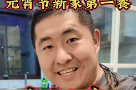 来到广西入乡随俗 跟老婆搬到新家第一餐 白切鸡 老到广西 开启新的生活 大家说说这个季节适合带老婆先去哪里转转 #广西 #元宵节 #白切鸡 #2025广西旅游年 #我爱广西