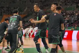 #cba热门 #辽宁男篮 #张镇麟 又到了赛前“欺负”金金的时间😂视频封面