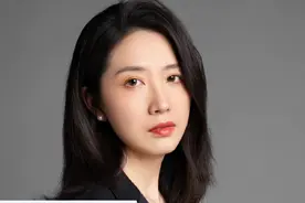 武汉地铁道歉了！但两个细节值得思考 #武汉地铁就无臂男子事件道歉 #地铁回应要求无臂男子出示证件 #新闻姐 @抖音短视频视频封面