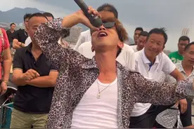 就是这一首歌，一溜溜沟沟，一道道坎，咱农民最喜欢的歌 #陕北民歌 #就恋这把土 #抖音小助手