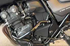 本田cb400声浪展示，配ABS，水冷四缸，听听教科书般的声浪？