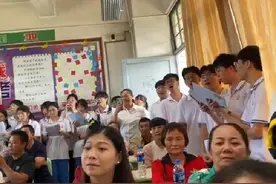 家长会 ，感恩家长，写给家长的一句话，全班合唱《爸爸妈妈》视频封面