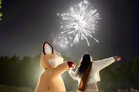 注意看，这个女人叫小美，新的一年她要夺回属于自己的一切
