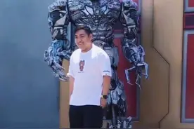 威震天顺口溜：八百标兵奔北坡  炮兵并排北边跑#这谁顶得住啊 #威震天说顺口溜#五一去哪儿 #情侣vlog #角色扮演