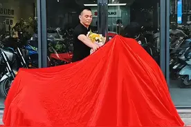 号称天花板的拉力摩托车来了，你会不会买一个？#摩托车 #抖音汽车 #dou是好车 #豪爵铃木dl250 #带你懂车