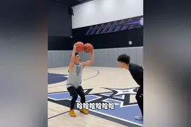 如果你觉得你的基本功够好的话，可以和你的兄弟试试这个双球单挑～#路人王篮球视频封面