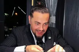 怎么没人早点告诉我，原来广东除了早茶，还有夜粥啊！#TC在中国 #抖音首届好好吃饭大赛 #五一就要去撒野 #世界是野生玩家的游乐场视频封面