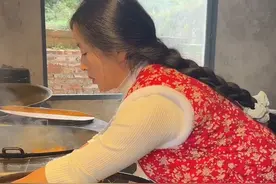 以前在广东上了几年班，很多同事都还记得我，要我做一些腊鱼，我用了几百斤青鱼，做得还蛮漂亮的视频封面