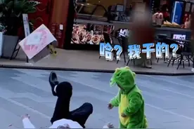 （自采原创）平时奶粉里加蛋白粉了吧！#两岁宝宝过肩摔爸爸，爸爸：故意摔一下转移他注意力（素材来源@康康出发 ）#过肩摔 #人类幼崽 #父爱如山视频封面