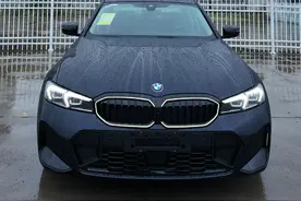 25款330Li运动曜夜 现车实拍  #创作灵感 330li 碳黑色到店实拍视频封面