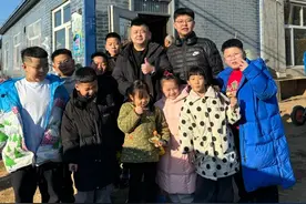 带兄弟们看望需要帮助的人#娥家班 #娥哥随拍 #娥哥的兄弟们@娥哥日常 @娥嫂视频封面
