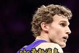 espn记者分析了爵士的重建前景。爵士目前25岁以下球员：有10人。休赛期无任何薪资空间。可交易首轮签：有7个。新秀合同球员：7人（泰勒亨德里克斯、科迪威廉姆斯、基扬特乔治、凯斯勒、以赛亚科利尔、布莱斯森萨博、凯尔菲利波夫斯基）。过去两个赛季，爵士赛季初都会有模有样的保持竞争力，最后才摆烂。但本赛季人家直接不装了，直接摆烂争状元。跟奇才直接直接上演菜鸡互啄。目前爵士阵中缺乏顶级年轻天赋，凯斯勒已成为联盟优质内线防守者，但其他首轮秀（乔治、森萨博、科利尔、科迪威廉姆斯）的上限存疑。最具潜力的亨德里克斯更在11月遭遇赛季报销的腿部伤势。如果选中状元，那么他们的局势将会大有不同。无论今年选秀结果如何，爵士大概率明年仍将处于乐透高位。在狂野西部实现战绩跃升的难度极大，重建周期可能比预期更长。#nba交易 #詹姆斯 #库里 #湖人战胜灰熊 #湖人视频封面