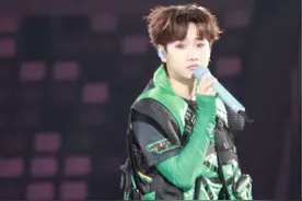 #汪苏泷演唱会谐音梗含量过高 鳄鱼做的梦叫噩梦，十万伏特里做的梦叫黑梦#汪苏泷 #汪苏泷苏州演唱会视频封面