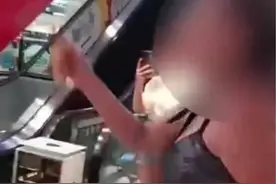 #大妈怒斥coser崇洋媚外并把两人推倒在地，警方已介入