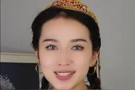 胡姬，胡姬，舞的再快些，胡姬到底什么意思，胡人是什么意思，胡旋舞的来历，李白，《长安三万里》里的舞蹈有多美，敦煌莫高窟壁画，唐朝，开元年间，胡旋舞开始流入大唐，白居易《新乐府·胡旋女》 新疆，新疆是个好地方，新疆旅行，西域，西域美女。 刀削面舞。#被长安三万里的舞蹈美到了 #新疆 #李白 #异域风情 #新疆是个好地方视频封面