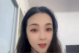 有人说你们太仓闲话哪能像日语？ 这是因为日语里的发音里有吴音， 在唐朝的时候，吴地 方言传播到了日本的缘故。  日语里的汉字发音，有音读、训读两种。其中，模仿汉语发音的是音读。常见的音读又分三类：“吴音”、“汉音”、“唐音”。 “吴音”模仿了两晋南北朝的吴方言。所以说日语吴音和上海、苏州话为代表的吴方言相似，是有理有据的。#家乡话#吴语#太仓闲话#各地方言的精髓 #方言的魅力视频封面