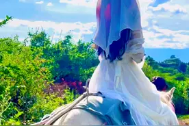 如果有条路必须要走，那一定是云南的茶马古道。#茶马古道风景 #旅行推荐官 #云南旅游攻略 #来云南一定要去这个地方 @龙哥带你威 @DOU+上热门 @茶马古道拉市海 @茶马古道拉市海