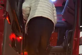 来自意大利🇮🇹卡车司机 #开货车的男人 #开大货车是一种什么感受 #公路之王斯堪尼亚 #斯堪尼亚 #北欧卡车视频封面