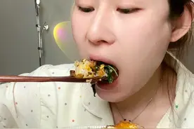 小陆今日宅家vlog，自制超好吃泰式打抛饭#日常vlog #美食vlog #抖音美食推荐官 #分享生活视频封面