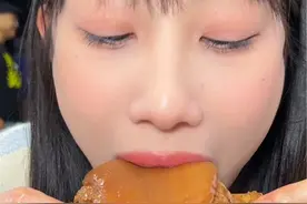 把子肉挑战！轻松拿第一？惊呆老板 最后居然…#大口吃肉 #把子肉 #猪蹄 #妈呀太香了视频封面