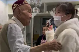 姑姑回来啦😻#姑侄 #哈萨克族视频封面
