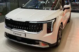 起亚新款嘉华7座MPV实拍体验！能否和奥德赛、塞纳掰手腕？#起亚嘉华 #起亚 #汽车 #dou是好车 #抖音汽车视频封面