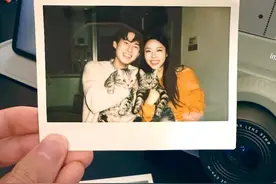 终于学会了拍立得自拍大法📷 #情侣 #情侣拍照 #拍立得