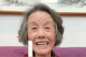 当爷爷奶奶遇上年轻人爱吃的美食是什么反应，螺蛳粉、披萨、奶茶等等直接打开了他们新世界的大门#潮汕欢喜一家 #潮汕阿嬷 #老年生活欢乐多视频封面