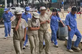 长安新民阿尔卑斯电子厂（原日华厂），看到此情此景，是否想起曾经在东莞的打工生活。视频封面