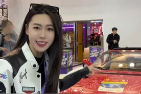 这哪还有心思专心看车阿!!! #车展现场 #苏州GTSHOW #GTSHOW #中国第一辆法拉利视频封面