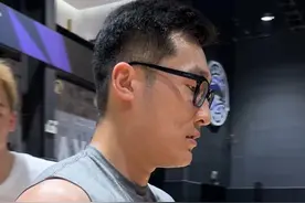 篮球中三秒的问题，很多朋友在提防守三秒，在我们FIBa规则下是没有的喔#逗师傅 #抖音篮球季 #实战篮球