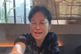 今年520，我的直男老公没再说要给我过530，但是好巧不巧遇上了夜班执勤，不过他的缺席丝毫不影响我跟公婆“以爱之名”的这顿饭。 #小玉一家人 #好婆婆和好媳妇是相互的 #婆媳生活 #隔辈亲 #欢乐一家人视频封面